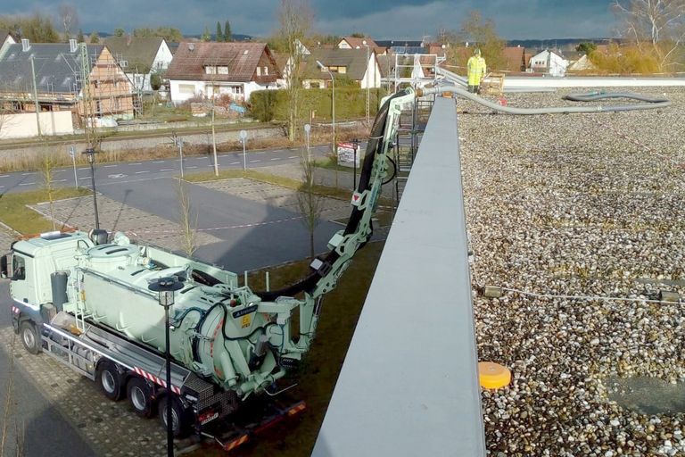 Saugbagger Schwabach - Flachdachsanierung